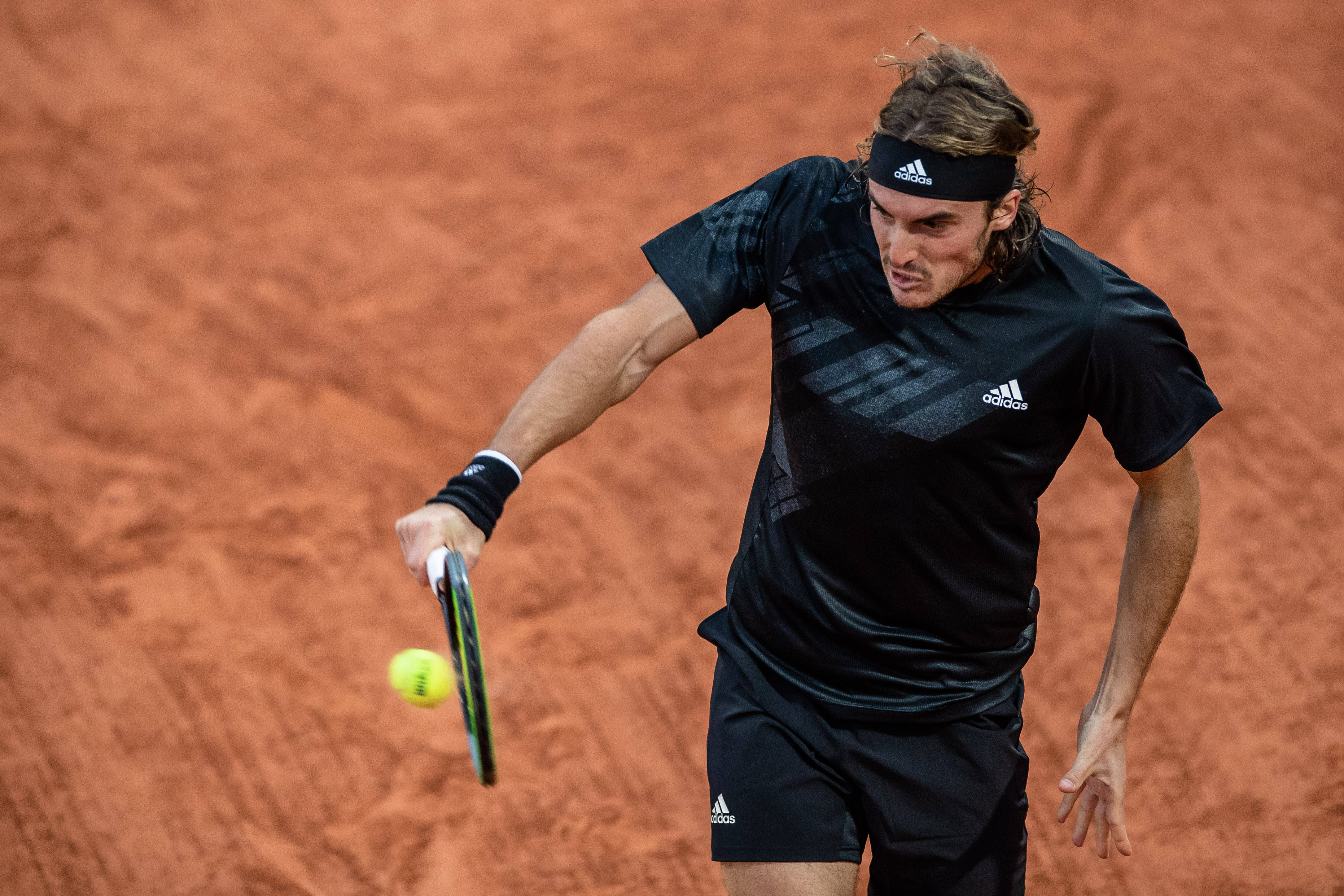 世界网球队横扫澳大利亚网球队,西西帕斯送出助攻的简单介绍 世界网球队横扫澳大利亚网球队,西西帕斯送出助攻的简单介绍