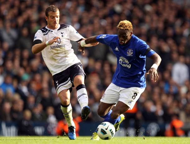 关于埃弗顿遭遇苦战，伯恩茅斯逼平对手的信息