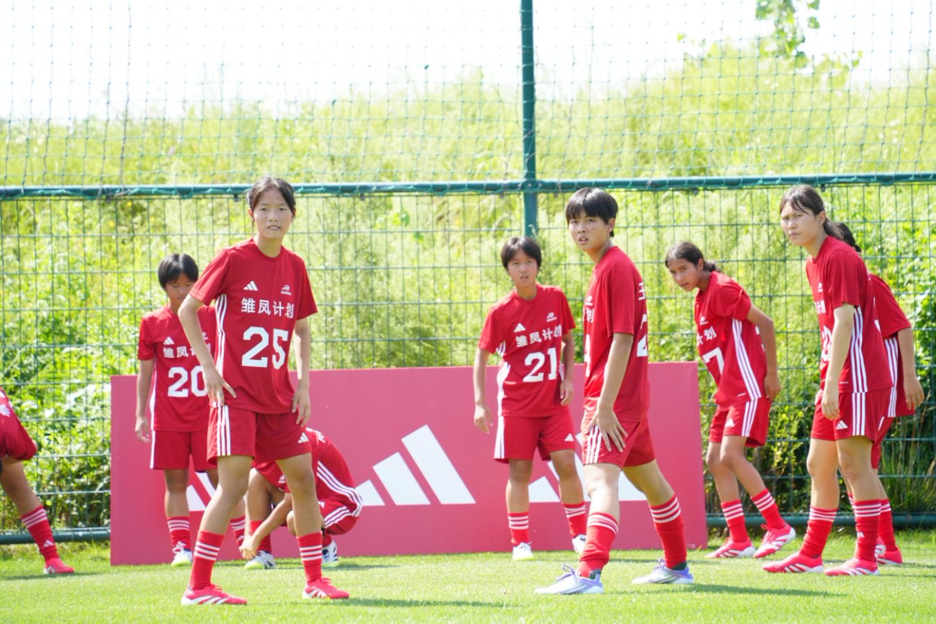 九游app下载-包含足球训练营启动，培养新一代优秀球员的词条