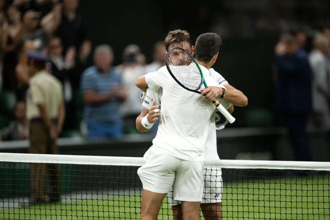 包含ATP总决赛碾压温网，西西帕斯统治全场的词条