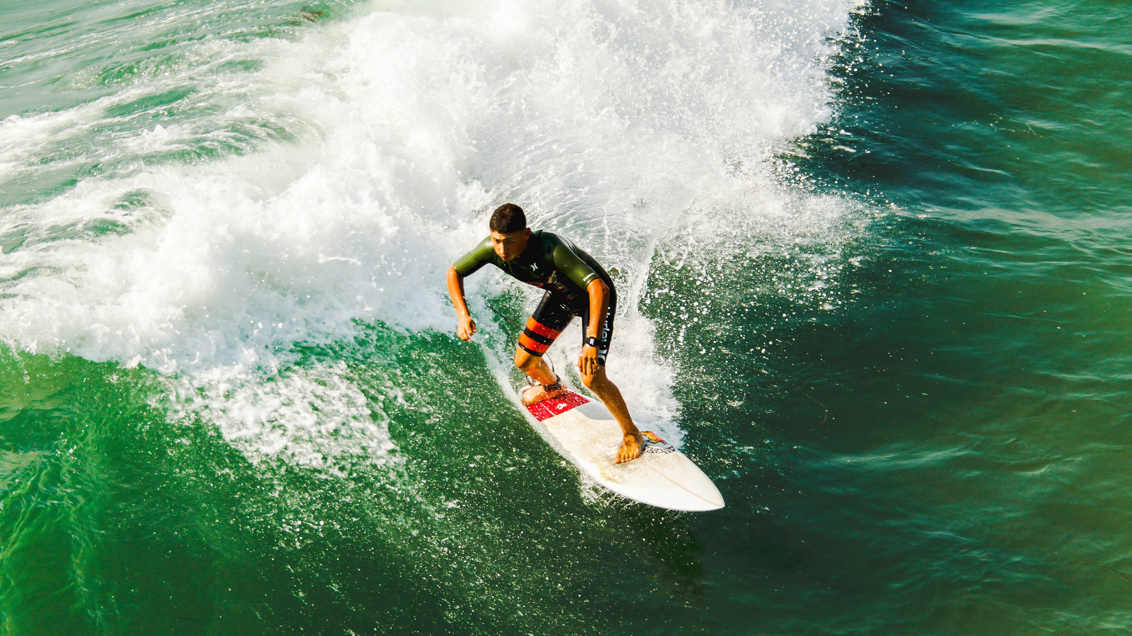 牙买加闪电战击溃红黑军团，黄喜灿终场绝杀改写欧冠历史